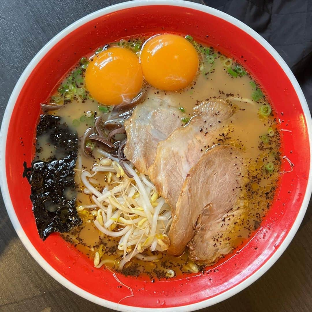 ばってん少女隊さんのインスタグラム写真 - (ばってん少女隊Instagram)「#熊本ラーメン #黒亭 #ラーメン #🍜  #ばってん少女隊 #ばっしょー #ばっしょー九州 #熊本 #ばっしょー九州_熊本」10月11日 23時12分 - but_show.insta