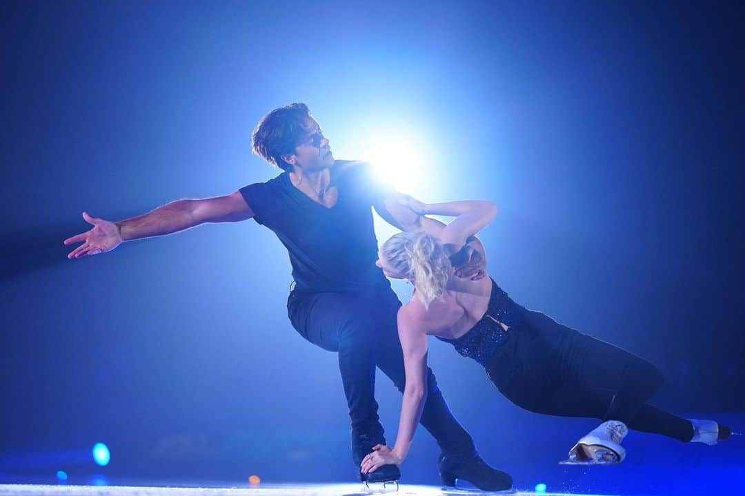 アンドリュー・ポジェさんのインスタグラム写真 - (アンドリュー・ポジェInstagram)「Dance is a form of expressive meditation and I feel lucky to have the ice as my canvas.   Thank you Japan 🇯🇵 and the @starsonice fam for the memories 🙏🏼 next stop Okinawa!」10月11日 15時29分 - apoje