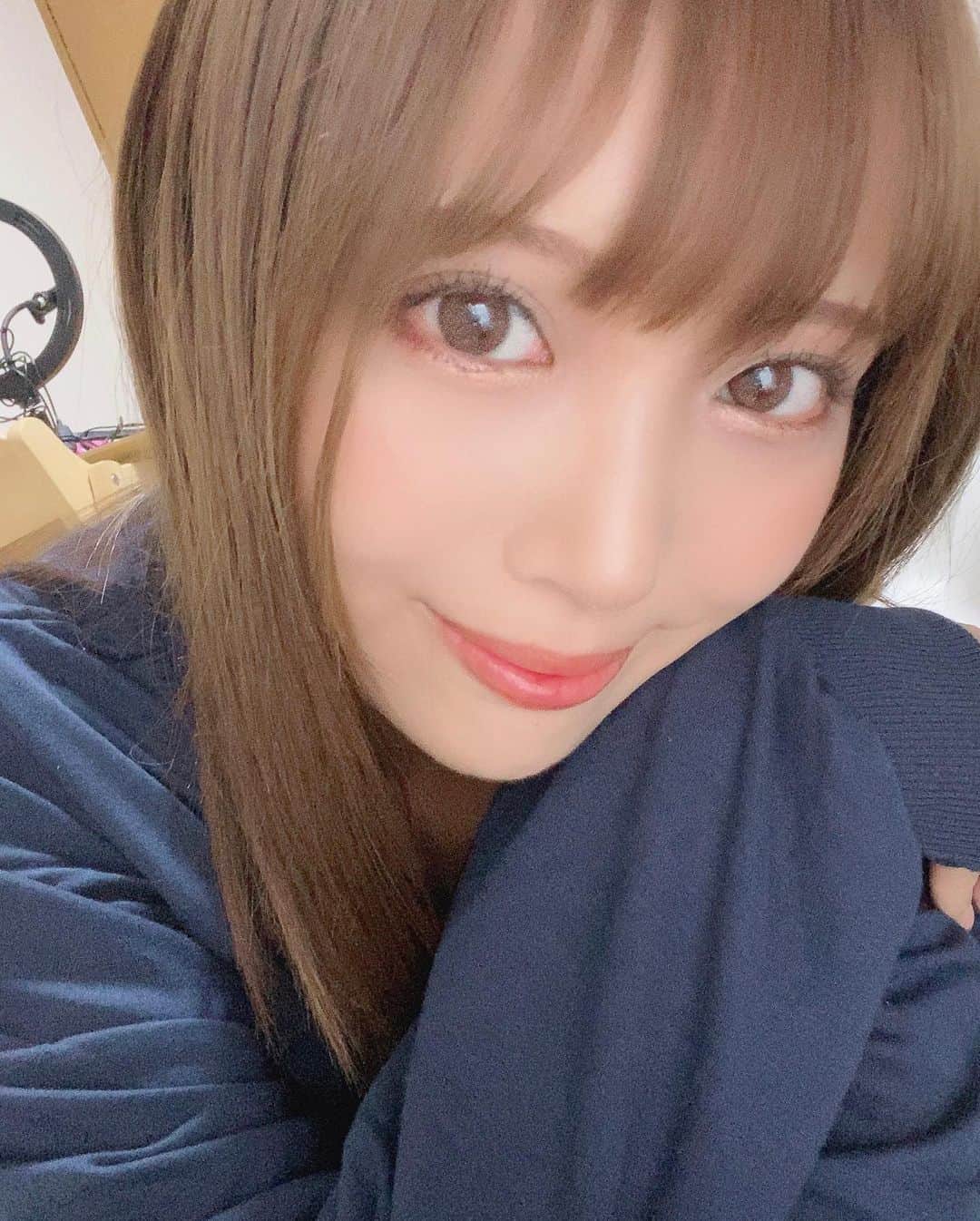 鈴木りんだのインスタグラム：「子供産まれてからずっと適当10分メイクだったけど今日は25分かけた  #顎ピース世代 #フォローミー #ライバー女子」