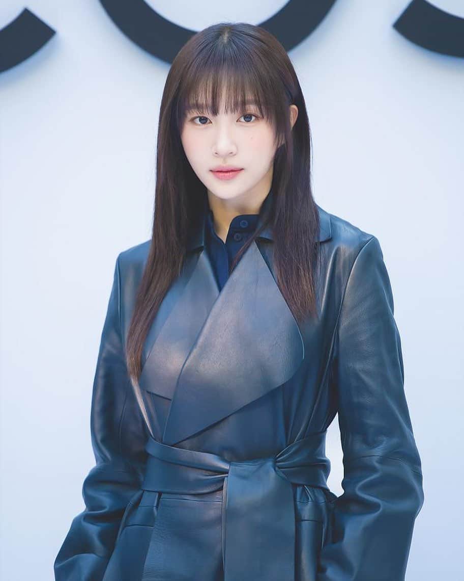 ハニのインスタグラム：「힇 이쁘게 찍어주셔서 감사합니다🌈😊🍁」