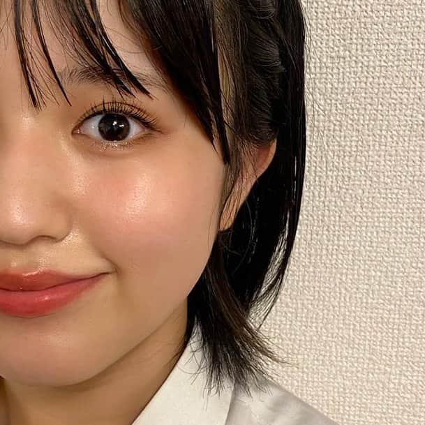 池田レイラさんのインスタグラム写真 - (池田レイラInstagram)「じゃじゃじゃじゃーん！！ 周りの方から大大大好評のラッシュリフトを先日やっていただきました💞  前回は根元からしっかりあげていただいたのですが、今回は根元をあまりあげずに毛先だけカールしていただきました！👏✨  本当に、少しデザインが違うだけで印象が変わるので まつ毛って偉大だなあとつくづく思います…！！  友達にマツエクと思われるくらいすごく綺麗な仕上がりなのと、まつ毛があがっているだけでお化粧してる感がでるので全人類におすすめしたいです！！！本当に！まじで！！！！  いつも爆睡してしまってすみません…🥲笑笑 ありがとうございます😭🙇‍♂️✨」10月11日 16時53分 - kanjukufresh_leyla