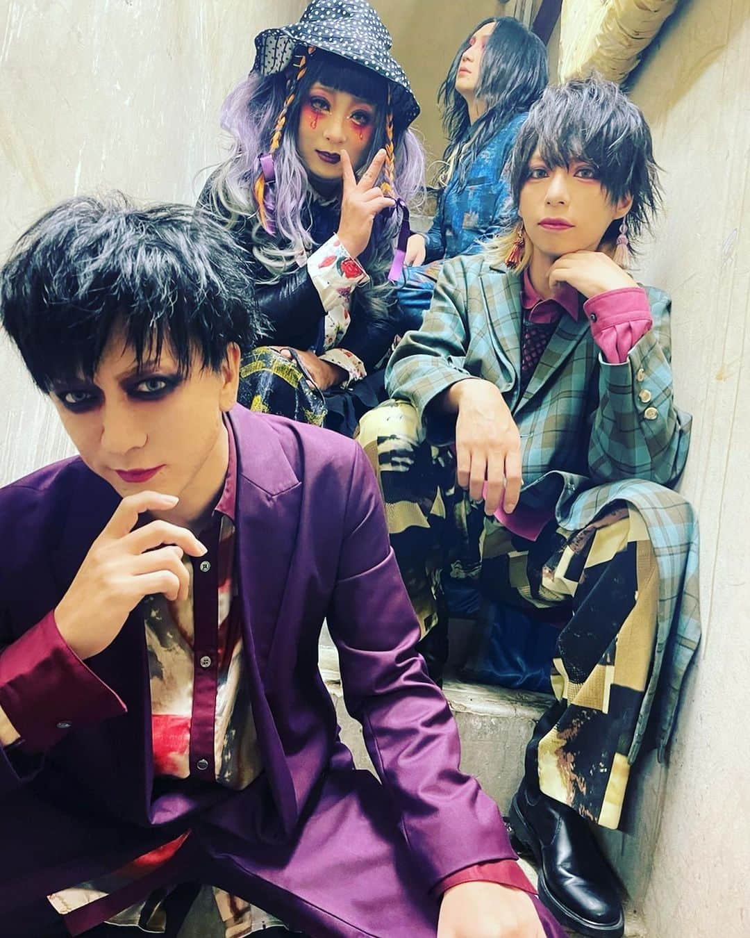 のインスタグラム：「交流会ツアー名阪楽しかった！ ファイナル10/22東京も最高の1日にしよう！  #ナナ #dearloving #thebenjamin #交流会 #honey #チームdl #バーバラ #live #visualkei」