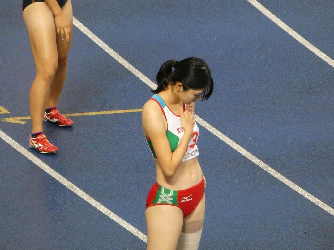 AMIKAのインスタグラム：「. .  "どうか無事にバトン渡せますように、、、" . . 極寒の中、怪我しにいくようなものだったから怖かったけど、無事に完走できました。  素敵な写真ありがとうございます🌟」