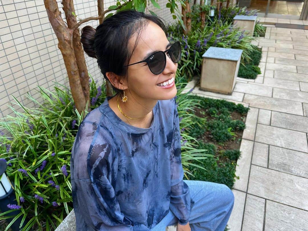 佐野千晃のインスタグラム：「今日は久しぶりに晴れたねぇ〜🌞  洗濯物が良く乾く🤤  明日も晴れてほしいなぁ☺️  #natural #healthy #good #gilrs #gilr #cool #cute #ooted #selfie #self #face #スポーツ女子 #スポーツ #ハワイ #笑顔 #ひまわり#サングラス」
