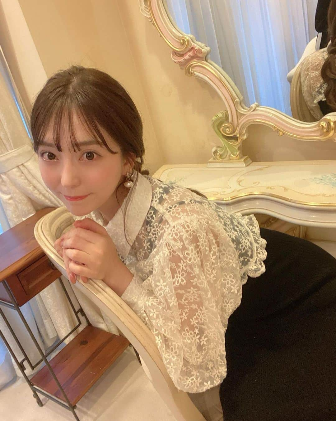 堀尾実咲さんのインスタグラム写真 - (堀尾実咲Instagram)「素敵なお店でのお食事会の後に チャペルのあるフロア案内してもらったよお🔔  こんなお嫁さんいかがですか？👰‍♀️  #aoyamaelysionhouse #aoyamalunch  #青山エリュシオンハウス  #青山ランチ #青山グルメ」10月11日 19時53分 - misaki.horio