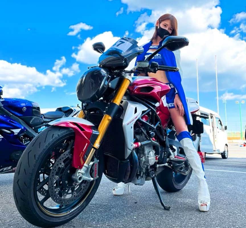 ひなぴーまるのインスタグラム：「10月初日に行われた筑波サーキットにての走行会まさかの10月なのに暑い中皆様お疲れ様でした🤭最近はまた寒くなったりで気温差が読めないね😭💦 そして光脱毛体験してきたよ！ 今なら予約で全身1500円で体験できるらしいよお得だね😁  PR @kiremikaguihudian #恋肌 #恋肌withキレミカ #亀戸サロン #亀戸脱毛 #錦糸町脱毛 #美肌脱毛 #江東区脱毛 #トリドリベース」