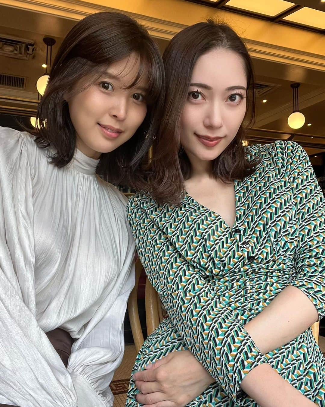 三田羽衣のインスタグラム：「自慢の親友❤︎ 髪型似たような雰囲気になっても、個性が違う良い女同士🧸🖤笑  そして同い年、一緒に歳を重ねていくから悩みも共有できて本当に 一言、好き。  つかさが撮るふいな私の写真は、彼女にしか撮れない自然体な私！ 決めてる顔は撮ってくれません😂」
