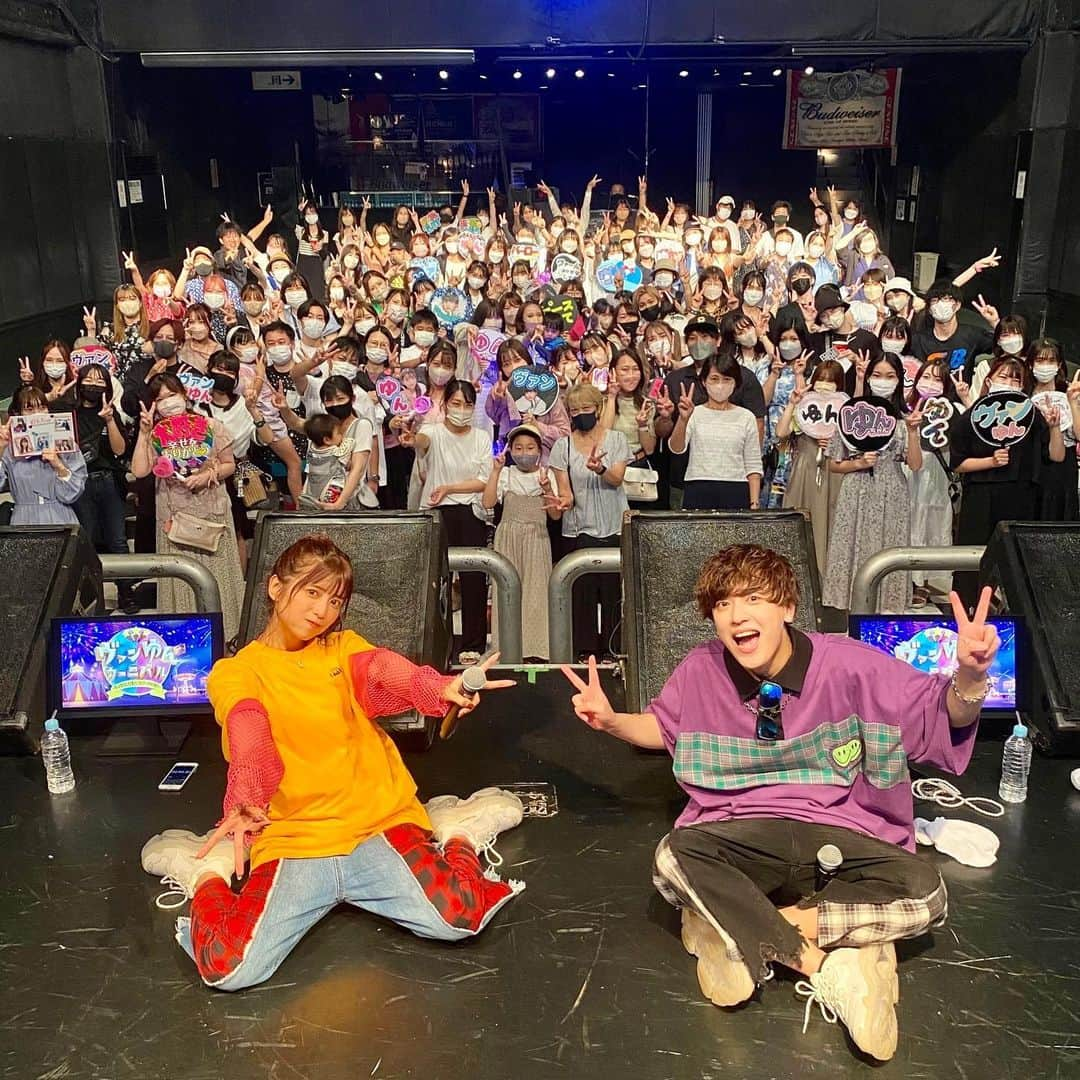 VAMBIのインスタグラム：「ヴァンゆんファンミーティングツアー福岡公演ありがとうございました🥰  載せるの遅くなってマジでごめんなさい🙇‍♂️🙏  福岡の美味しいモツ鍋食べたら苦手だったのに食べれるようになりました😍  #ヴァンゆん」