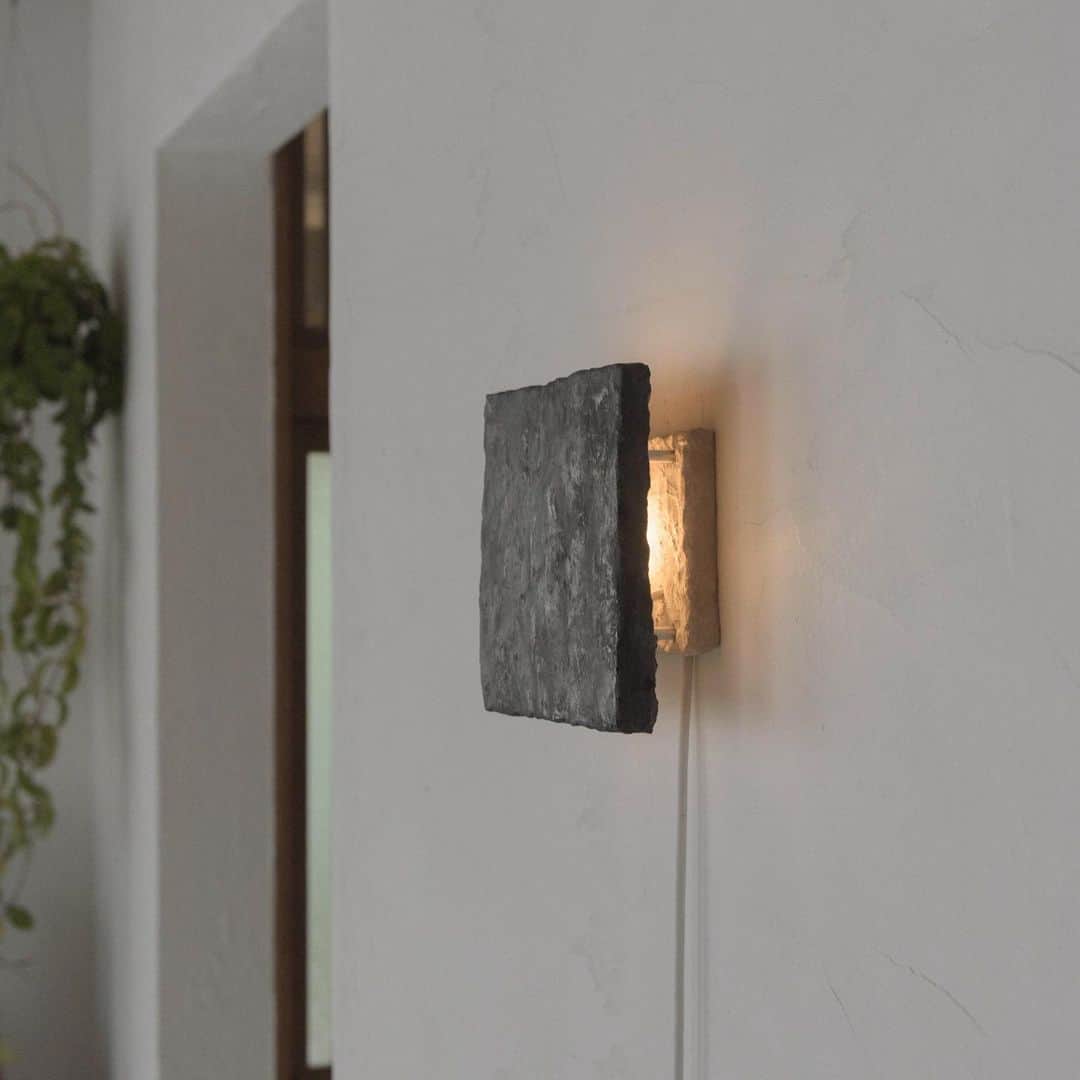 惟本康明 / yasuaki yoshimotoのインスタグラム：「#walllamp #lime #interior #artwork #workspace」
