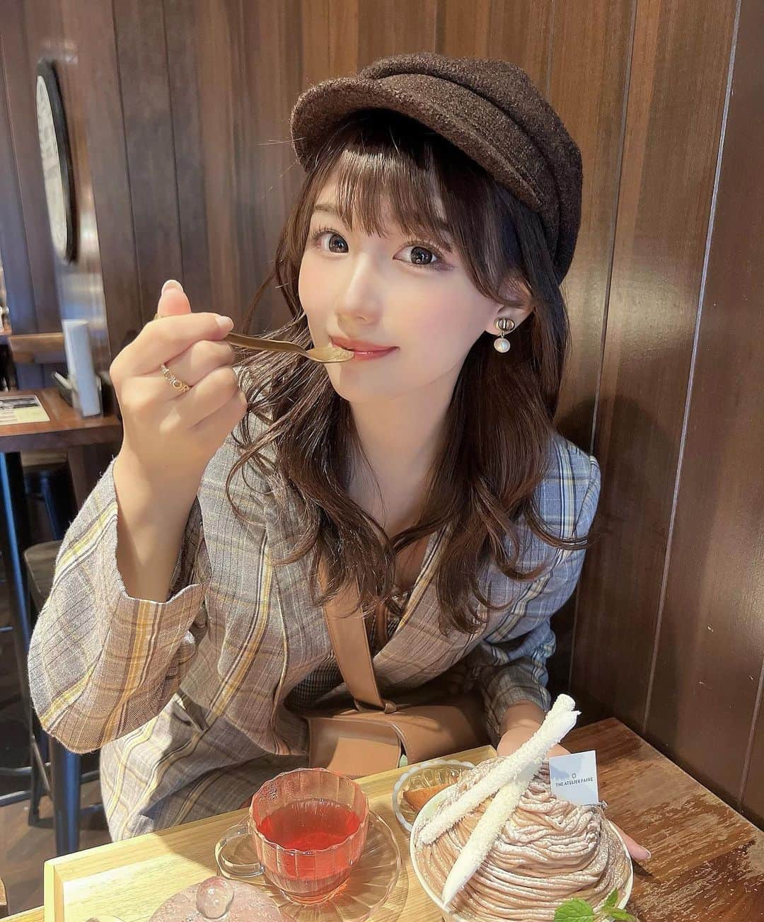 のインスタグラム：「⋆ 名駅にある、 @the_atelier_faire にお邪魔しました❤︎  自家製マロングラッセのモンブラン氷🌰  とっても美味しかったです〜🥲🤍  期間限定なのでぜひ！  #カフェ #カフェ巡り #カフェスタグラム  #カフェご飯  #栄グルメ #久屋大通グルメ #名古屋グルメ #名駅グルメ #名古屋ランチ #名古屋ディナー #名古屋カフェ #名古屋駅グルメ #名古屋テイクアウト #愛知県 #名古屋 #大須グルメ #大須食べ歩き  #大須ランチ #愛知ランチ #栗スイーツ #秋スイーツ」