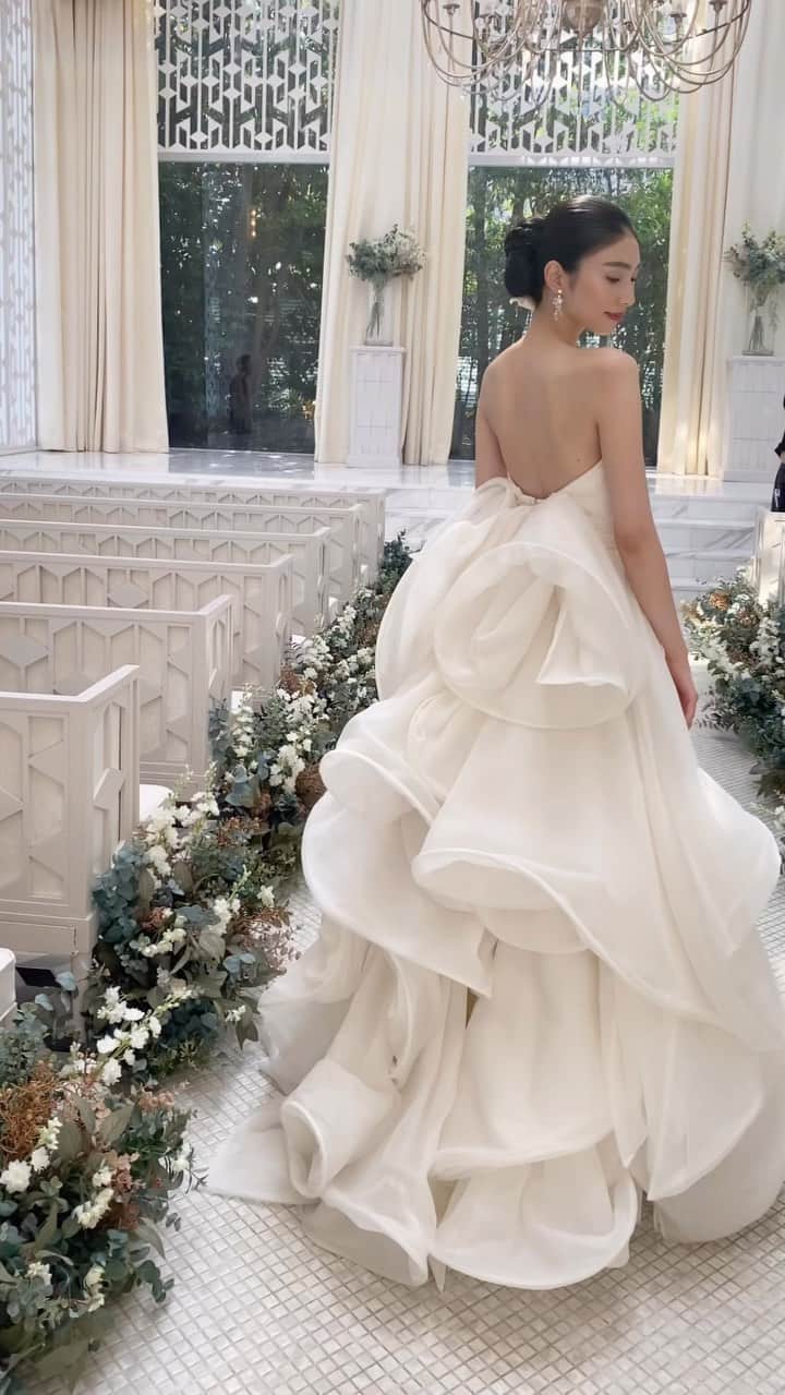 西村円花のインスタグラム：「お仕事で着たドレス💍素敵だった🤍  #ウェディングドレス #wedding」