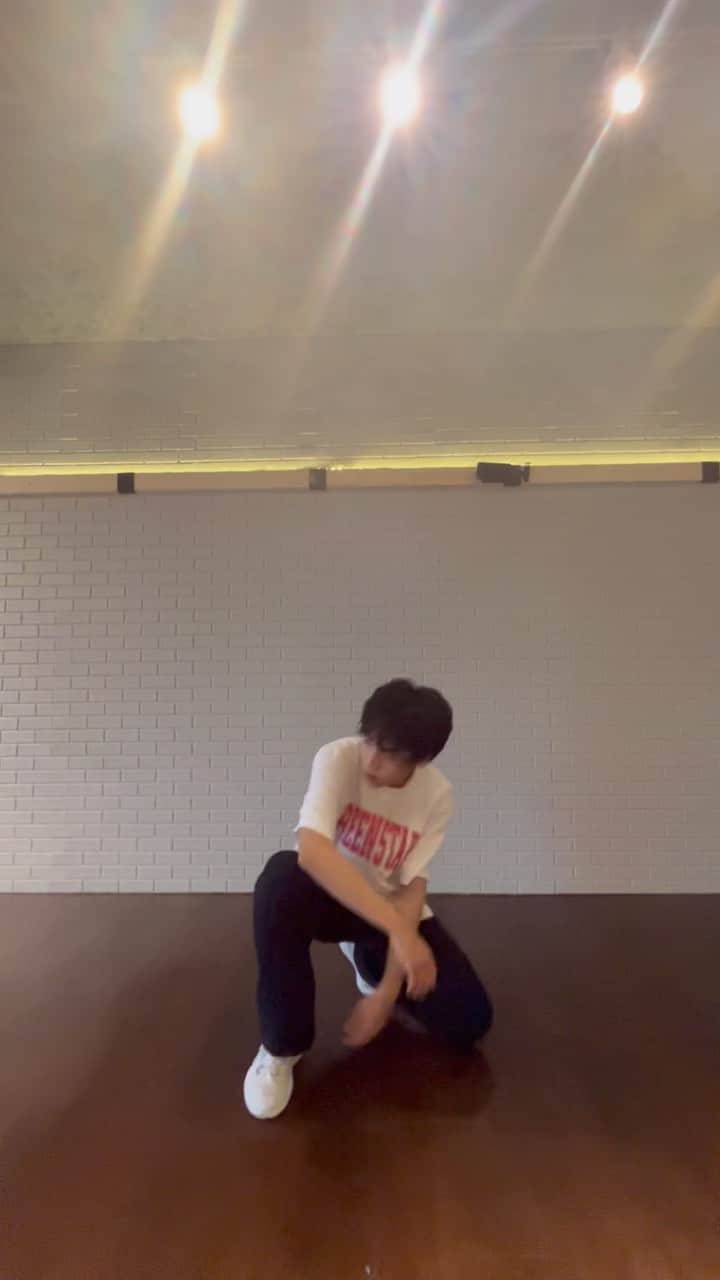 池田優斗のインスタグラム：「・  #justinbieber さんの#somebody  で踊ってみました🕺🏻たのしい  #dance #池田優斗 #이케다유우토」