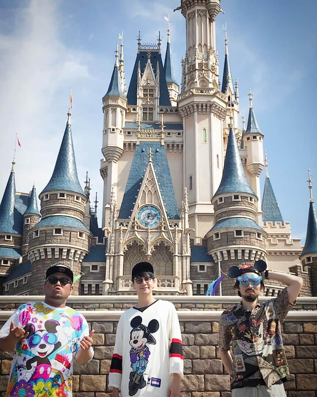 滝田学のインスタグラム：「いつの日かの。 男3人ディズニー🐀  #また行きたい #king&jo #joy&jo #遥か昔」