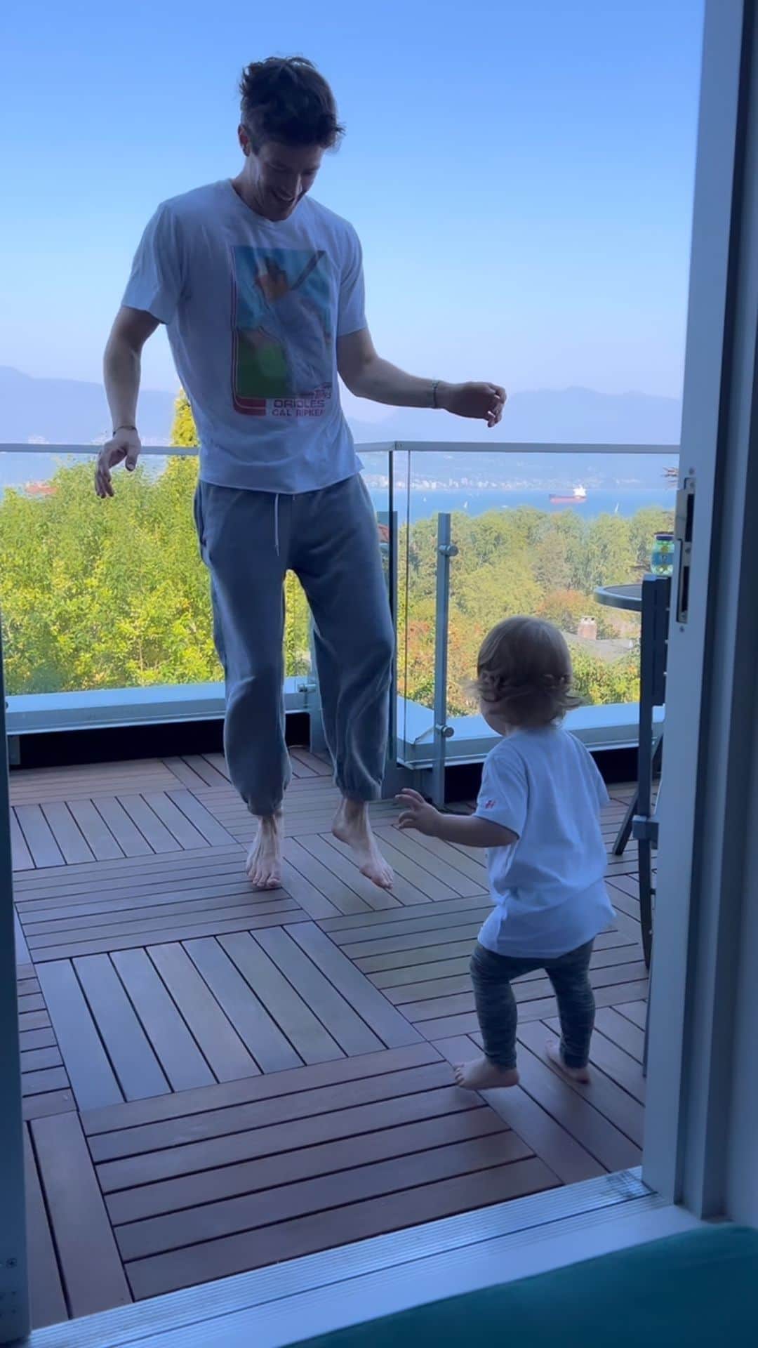 のインスタグラム：「Looks like Julie Andrews, dances like Debbie Reynolds.」