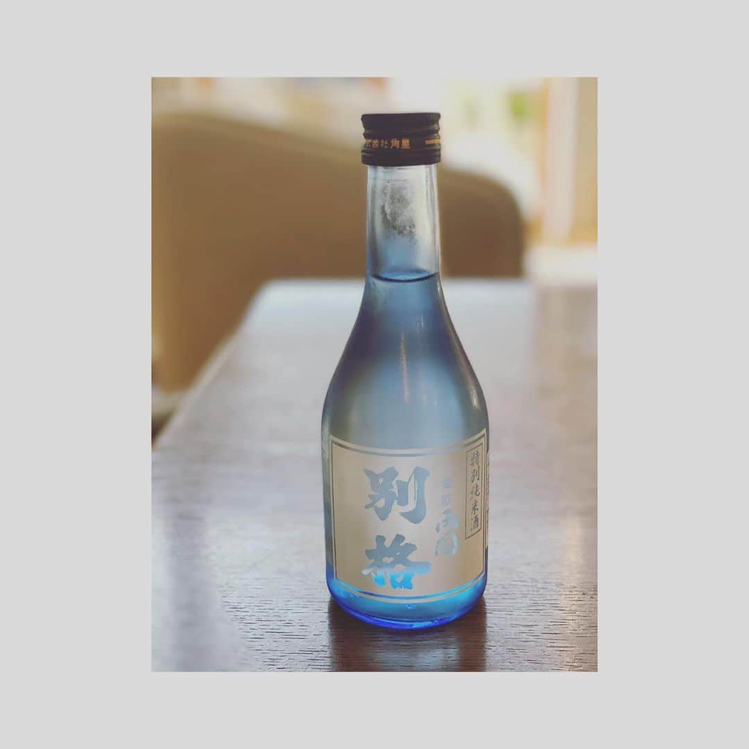 徳永有美さんのインスタグラム写真 - (徳永有美Instagram)「今日も寒いですね。 寒い日はお揚げを炊いたのとかどうでしょう。 湯豆腐もいいですね。 体調崩しませんように。  #気仙沼で頂いた日本酒 #別格 #透明感と甘み #美味しかった #堂々たるお名前ねん」10月12日 8時49分 - yumi_tokunaga.official