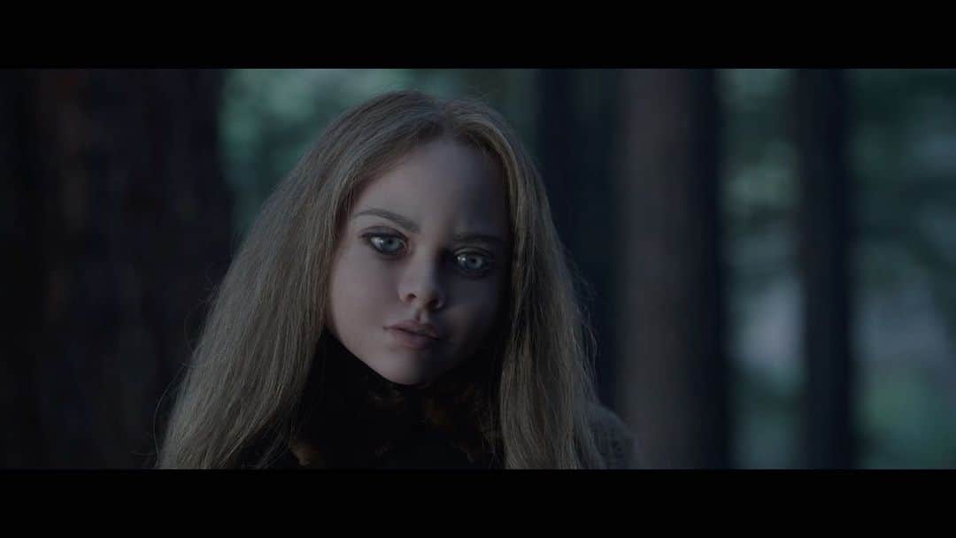 ジェームズ・ワンのインスタグラム：「Meet your new best friend, #M3GAN. Finally the trailer is here! Excited to share this, and eventually the movie itself.  (Contrary to believe, this is my first killer doll production!)  Comes out theatrically January 6.  Directed by Gerard Johnstone @akelacooper  @aw  @violetmcgraw  @ronnychieng  @brianjordanalvarez  @itsjasonblum  @blumhouse @atomicmonster @universalpictures」