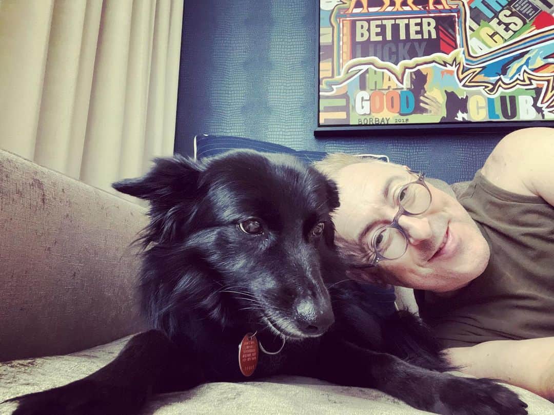 アラン・カミングのインスタグラム：「Last day and then we are leaving Las Vegas!」