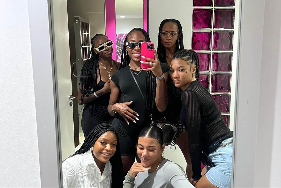 ダリラ・ムハマドさんのインスタグラム写真 - (ダリラ・ムハマドInstagram)「It was a great girls trip with these beautiful women. But now its back to work! #femaleathletes #trackandfield」10月12日 4時03分 - dalilahmuhammad_