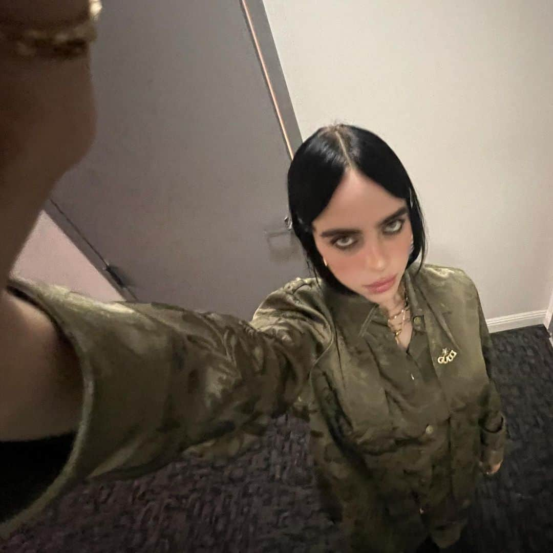 ビリー・アイリッシュさんのインスタグラム写真 - (ビリー・アイリッシュInstagram)「;)」10月12日 7時29分 - billieeilish