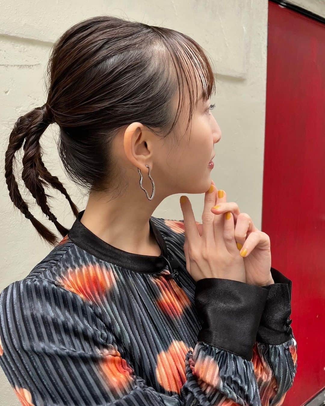 松井玲奈さんのインスタグラム写真 - (松井玲奈Instagram)「先日、台湾エクセレンスの『偏愛台湾』という配信番組に出演しました。 大好きな台湾のお話をたっぷりし、さらに素敵な商品まで紹介していただいて、、、早くまた台湾を訪れたいなという気持ちが沸々。 ああ！恋しい！ この日お弁当でいただいた、魯肉飯がびっくりするくらい台湾の味で、一口食べて感動の松井でした。  ヘアスタイルは三つ編み三本。 ぴょこっとして可愛いです。」10月12日 7時43分 - renamatui27