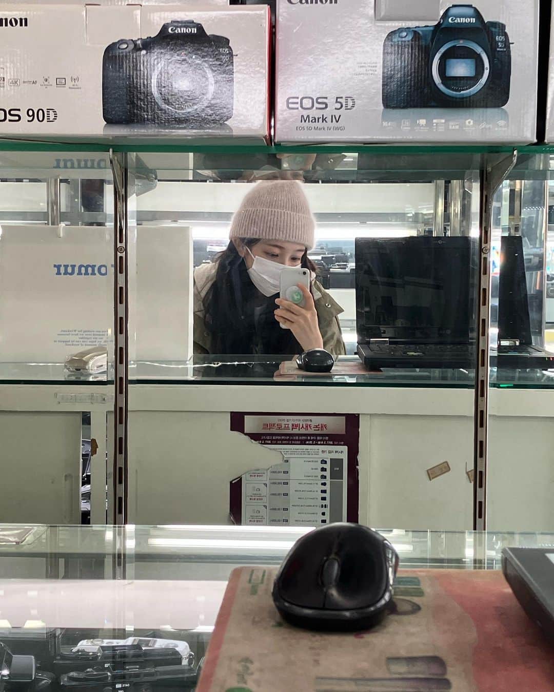 ソン・ファミンのインスタグラム：「빼꼼」