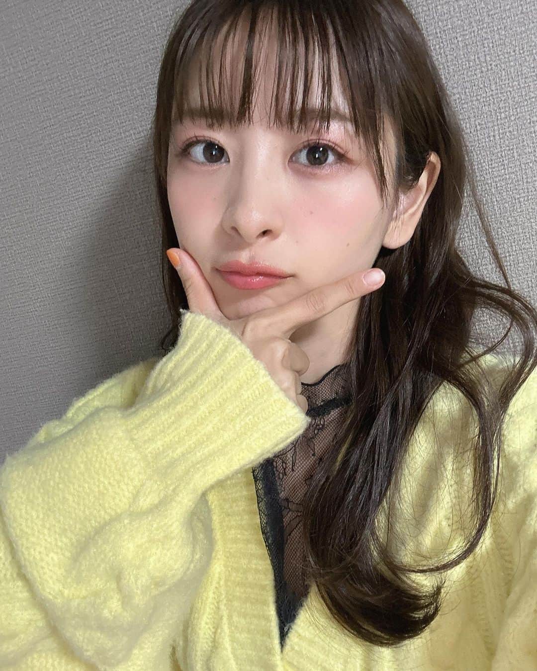 のインスタグラム：「たくさん自撮りしたので載せます🐗🌸 やっぱこのカーディガンだいすきだわぁ これ着てると気分が上がる こればっか着てるわぁ…🤫 . #me#redyazel」