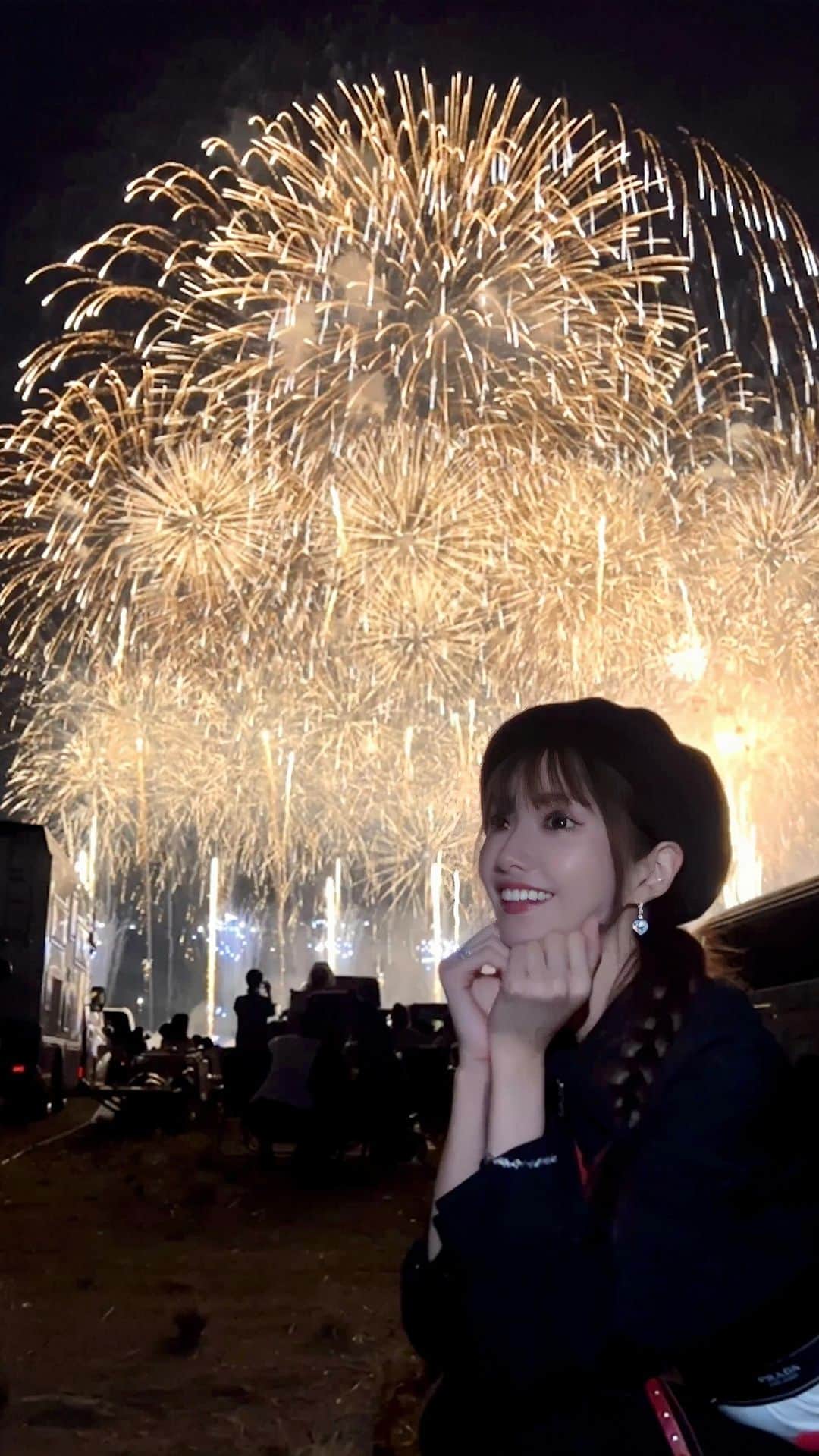ひめかのインスタグラム：「秋の夢州の超花火🎆✨💗 日本最大級の花火45000発。 ドローンの表現も凄い。終始フィナーレ状態。 想像を遥かに超える凄さを目の前で見れて感動したー😭✨ #花火 #夏が #終わりました」