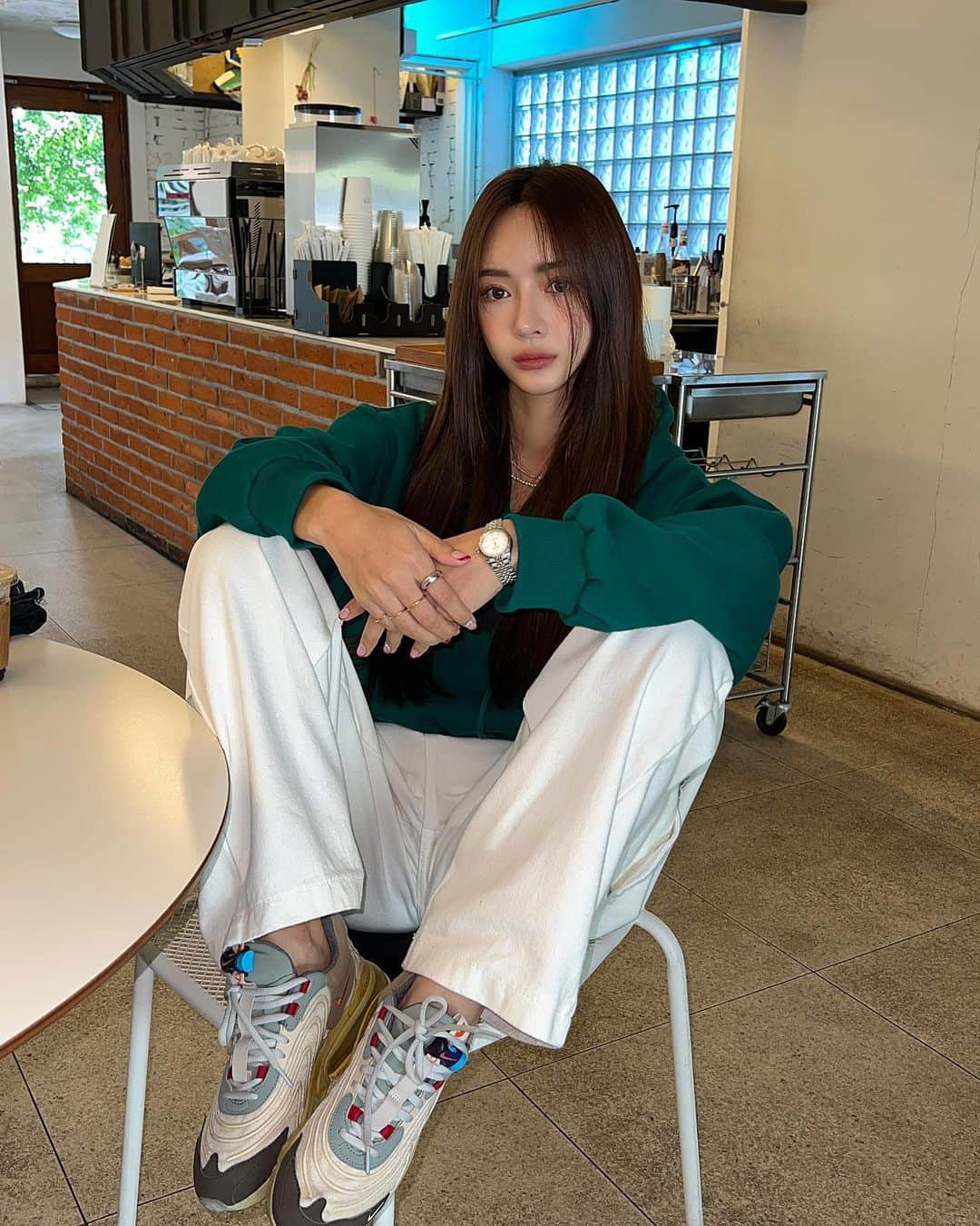 キム・ボラムのインスタグラム：「시간 진짜 빨리 가고요.. 🥲」