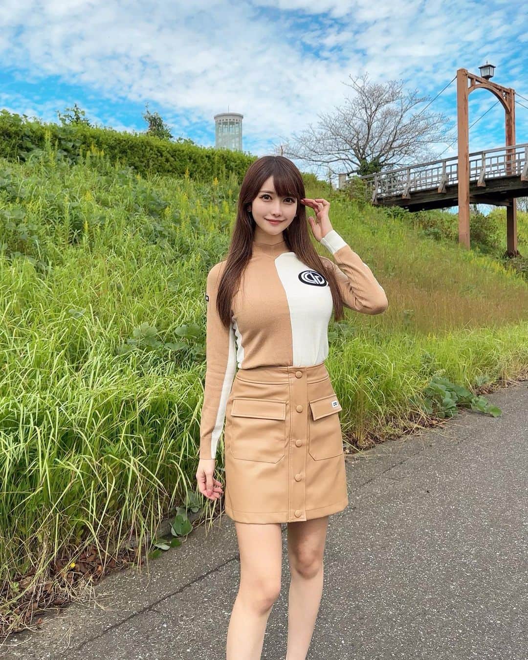 MAYUさんのインスタグラム写真 - (MAYUInstagram)「. 🧡🤎🧡 . 秋カラーがかわいいウェア着たよ☺️🍂✨ . こういう薄手のニットトップス好きだな〜🧡 レザーのスカートは柔らかくて動きやすい上に おしゃれ見えして最高！✨ どちらも @cpggolf_official のものだよん🤎 . 泉里香さんと同じルックなの🥺🫶🏻（7枚目） 勝手に嬉しい🫶🏻笑 . . #ゴルフ女子#ゴルフ#ゴルフウェア#シーピージーゴルフ#シーピージー#골프#골프스타그램 #골프웨어 #골프스윙 #高尔夫球 #golf#golflife#golfwear#golfstagram#golfaddict#golfcourse#golfclub#cpggolf#cpgapparel#japanesegirl」10月12日 18時31分 - mayu.kina_golf