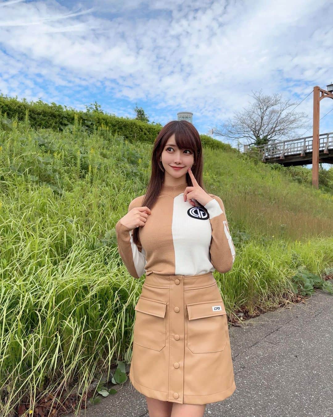 MAYUさんのインスタグラム写真 - (MAYUInstagram)「. 🧡🤎🧡 . 秋カラーがかわいいウェア着たよ☺️🍂✨ . こういう薄手のニットトップス好きだな〜🧡 レザーのスカートは柔らかくて動きやすい上に おしゃれ見えして最高！✨ どちらも @cpggolf_official のものだよん🤎 . 泉里香さんと同じルックなの🥺🫶🏻（7枚目） 勝手に嬉しい🫶🏻笑 . . #ゴルフ女子#ゴルフ#ゴルフウェア#シーピージーゴルフ#シーピージー#골프#골프스타그램 #골프웨어 #골프스윙 #高尔夫球 #golf#golflife#golfwear#golfstagram#golfaddict#golfcourse#golfclub#cpggolf#cpgapparel#japanesegirl」10月12日 18時31分 - mayu.kina_golf