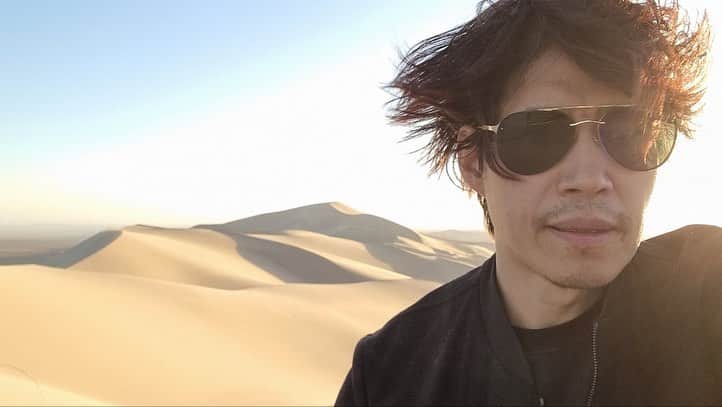 ユ・ジュンサンのインスタグラム：「사막에 마주서다.  #유준상 #고비사막 #지금은 다시 일어설 시간 #yujunsang」