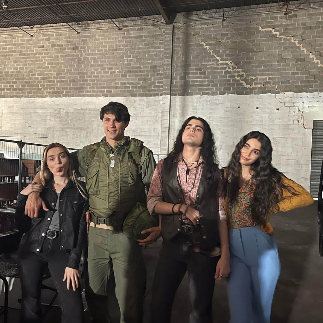 ダニール・ハリスのインスタグラム：「I feel beyond grateful to have shared in the process of bringing the Winchesters to series. I love this cast, crew and writing team so much. My heart is full. See you on Tuesdays 8/7c on @thecw #thewinchesters #spnfamily」
