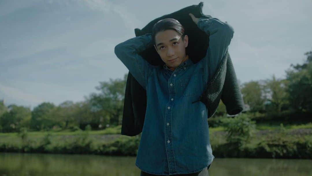のインスタグラム：「今も尚、多くの人に愛用されている UNIQLOのフリース その新TVCMをやらせていただきました！  とても軽くそして暖かい また色が可愛いフリース 是非きてみてください。  また原宿店にはcmキャストに なりきれるフォトブースがあるらしい🫢  @uniqlo_jp  #ユニクロフリース #ユニクロ」