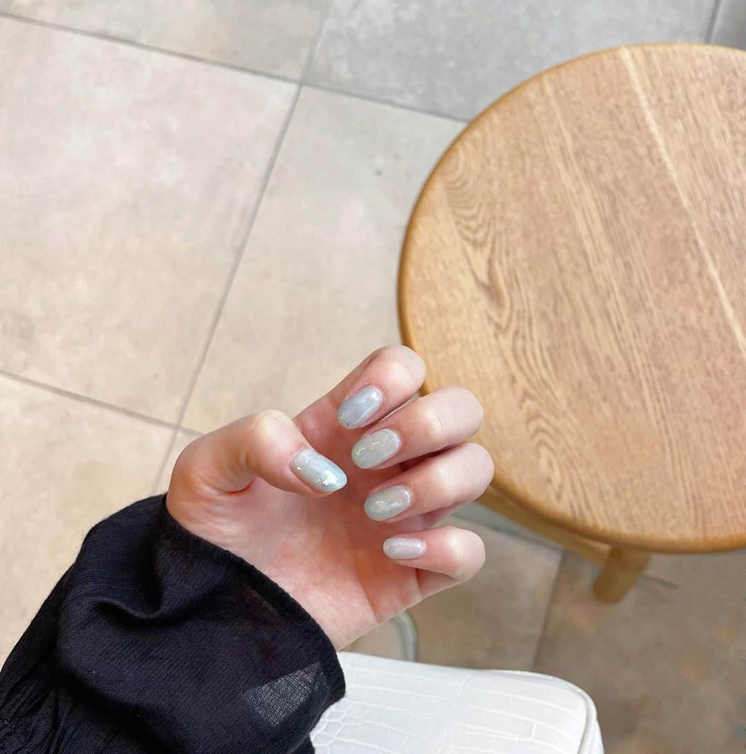 中西香菜のインスタグラム：「・ 💅  #ネイル #シンプルネイル #空色ネイル #水色ネイル #ネイルデザイン #nail」