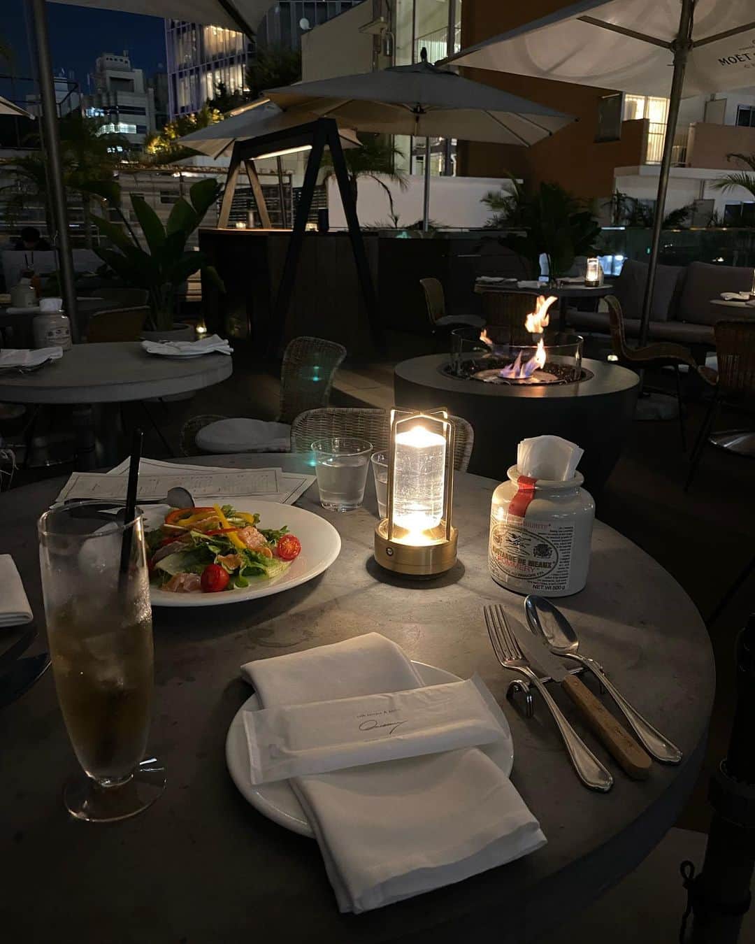 カステロ・ミーアのインスタグラム：「🌃✨Dinner」
