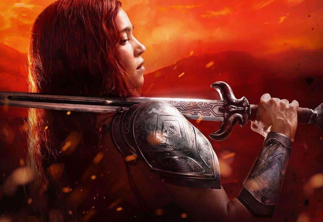 マチルダ・ルッツのインスタグラム：「RED SONJA Infinitely grateful to @emjaybassett and everybody working on this project.」