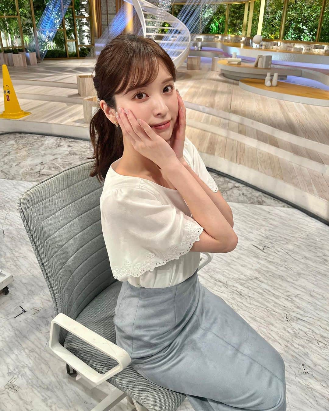 角谷暁子のインスタグラム：「今夜も10時から、WBSです📺 #wbs #ワールドビジネスサテライト」