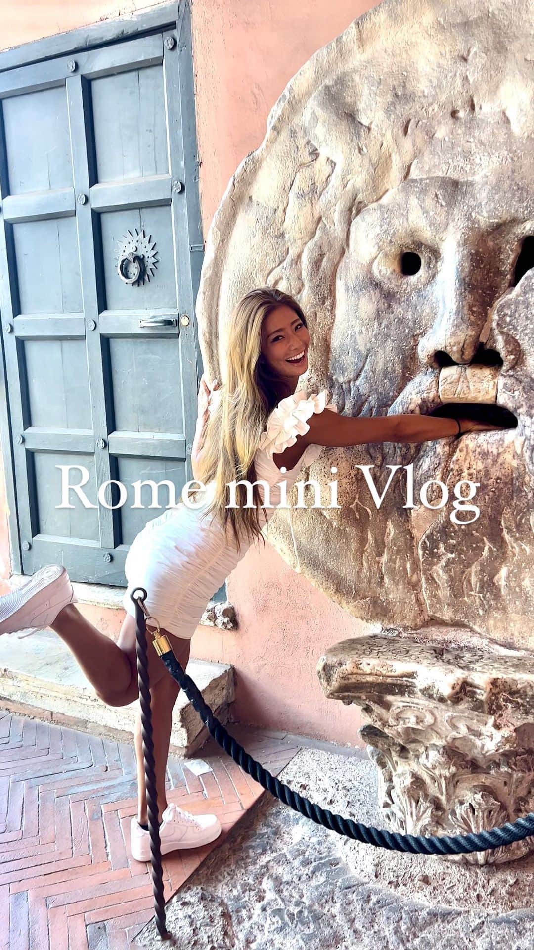 田上舞子のインスタグラム：「💚Rome mini Vlog💚 ローマってRomaじゃなくてRomeって書くって昨日知った🙌🏾🇮🇹そして発音は"ろーま"でも"ろーめ"でもなく "ぅろーむっ"‼️‼️ ・Altare della Patria ・Colosseum ・Forum Vespasiani ・Trevi Fountain ・Mouth of Truth ・St. Peter's Basilica ヴァチカンの大聖堂感動して涙出た😭 美しいものみて涙出たの初めて😭🙏🏾💕💕 St. Peter's Basilica was amazing...It was so beautiful it brought tears to my eyes🥹🫶🏽🫶🏽🫶🏽 #rome #trevifountainrome #mouthoftruth」