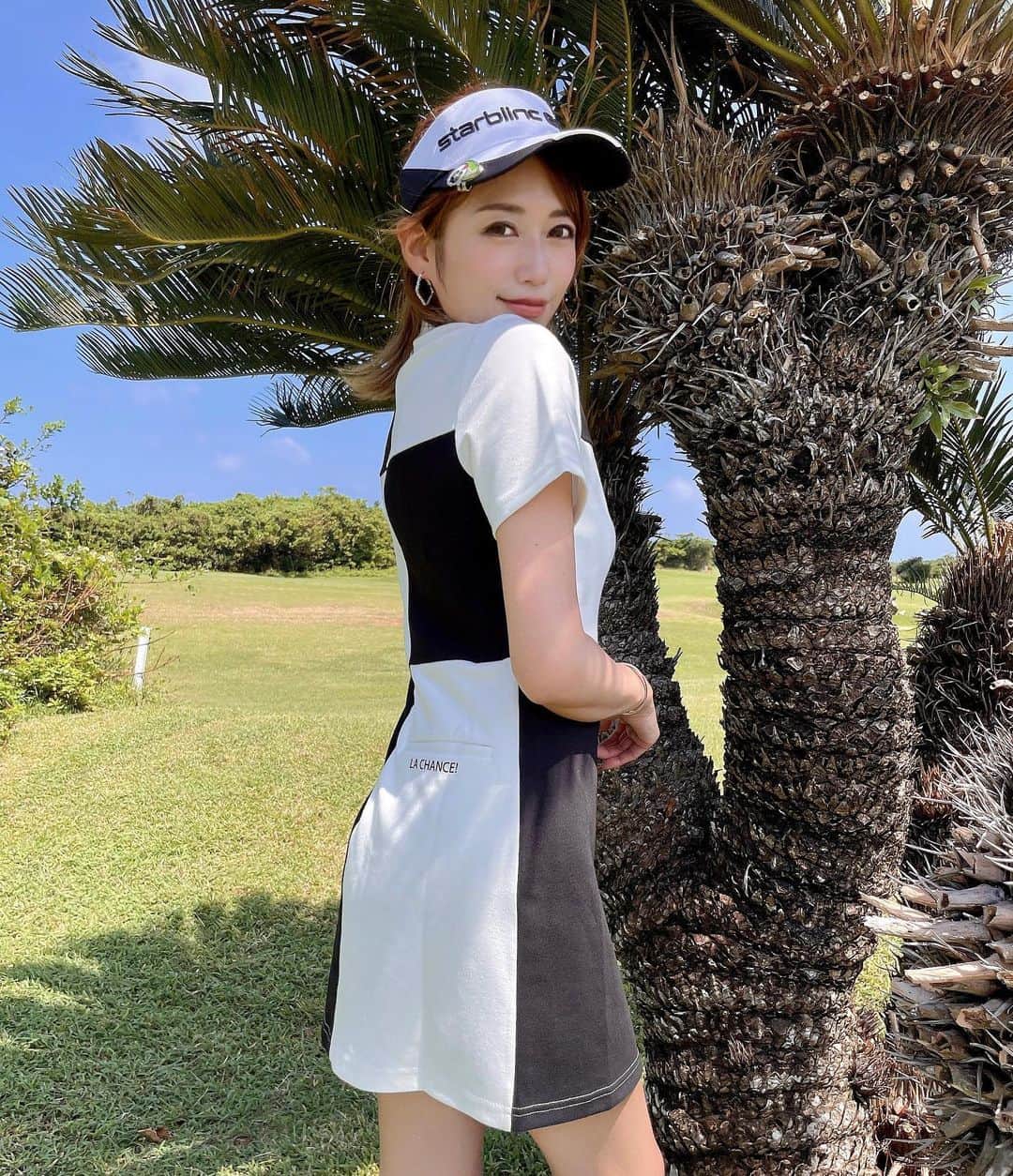 ISHIIYUKIKOさんのインスタグラム写真 - (ISHIIYUKIKOInstagram)「まだ発売前の新しいブランド❤️ @starblincgolf  一足早く着させていただきました😍  ワンピースだけどインナーパンツ一体型なので風強くても安心☺️  少しレトロなデザインが新しいね💗  #ゴルフ #ゴルフ女子 #golf #golfgirls  #골프 #골프스타그램  #高尔夫 #golfswing  #韓国スタイル #ゴルフウェア #ゴルフコーデ #ゴルフアパレル #starblincgolf」10月12日 16時54分 - ishii_yukiko