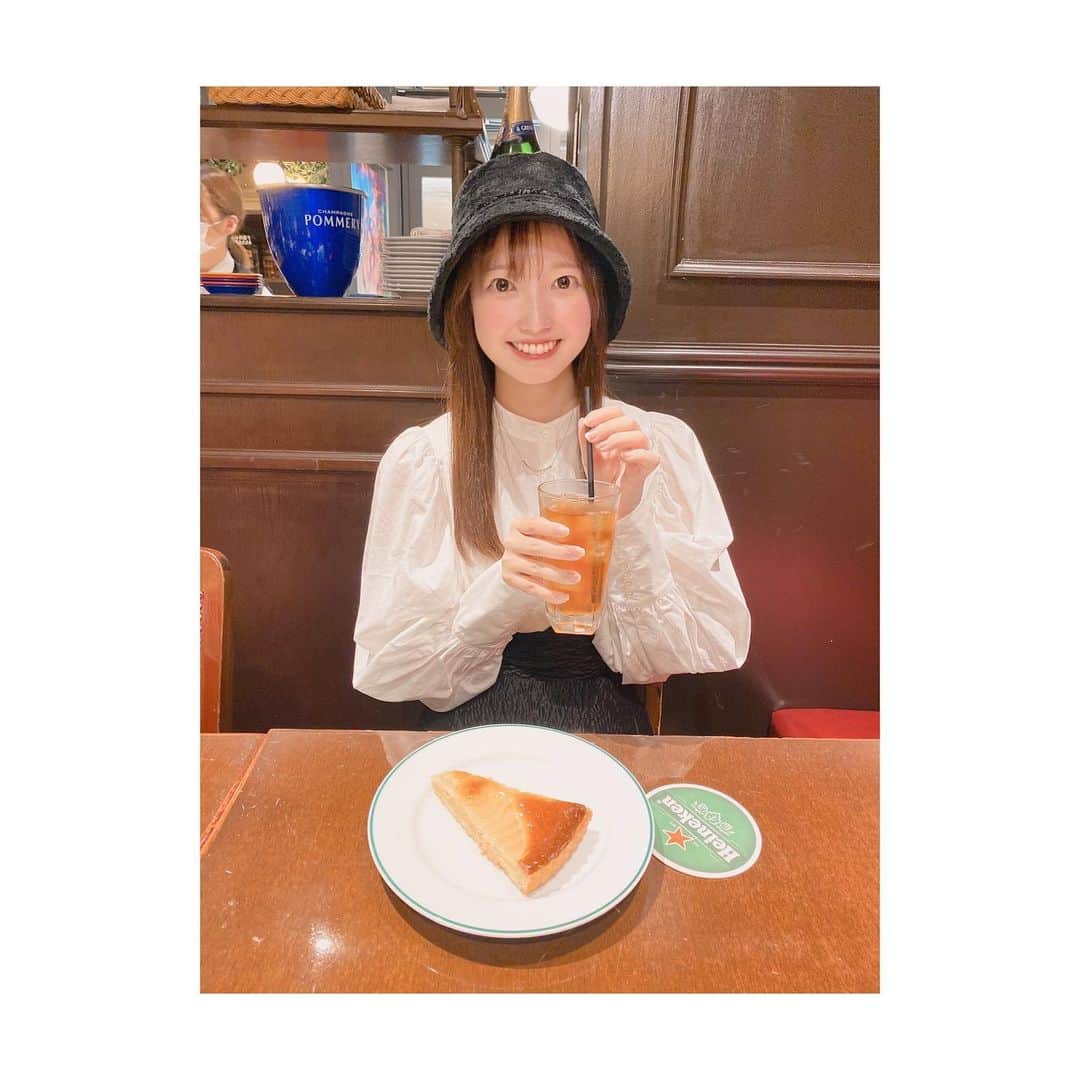 石井奏美のインスタグラム：「久しぶりに会った友人とカフェへ☕️  最近は外に出るまで、暑いのか寒いのか分からず服装選びに困っています😣  乾燥も気になる季節になってきましたので、皆さん体調にはお気をつけください✨  今日も1日お疲れ様でした💐🧸  #岡山#香川#アナウンサー」