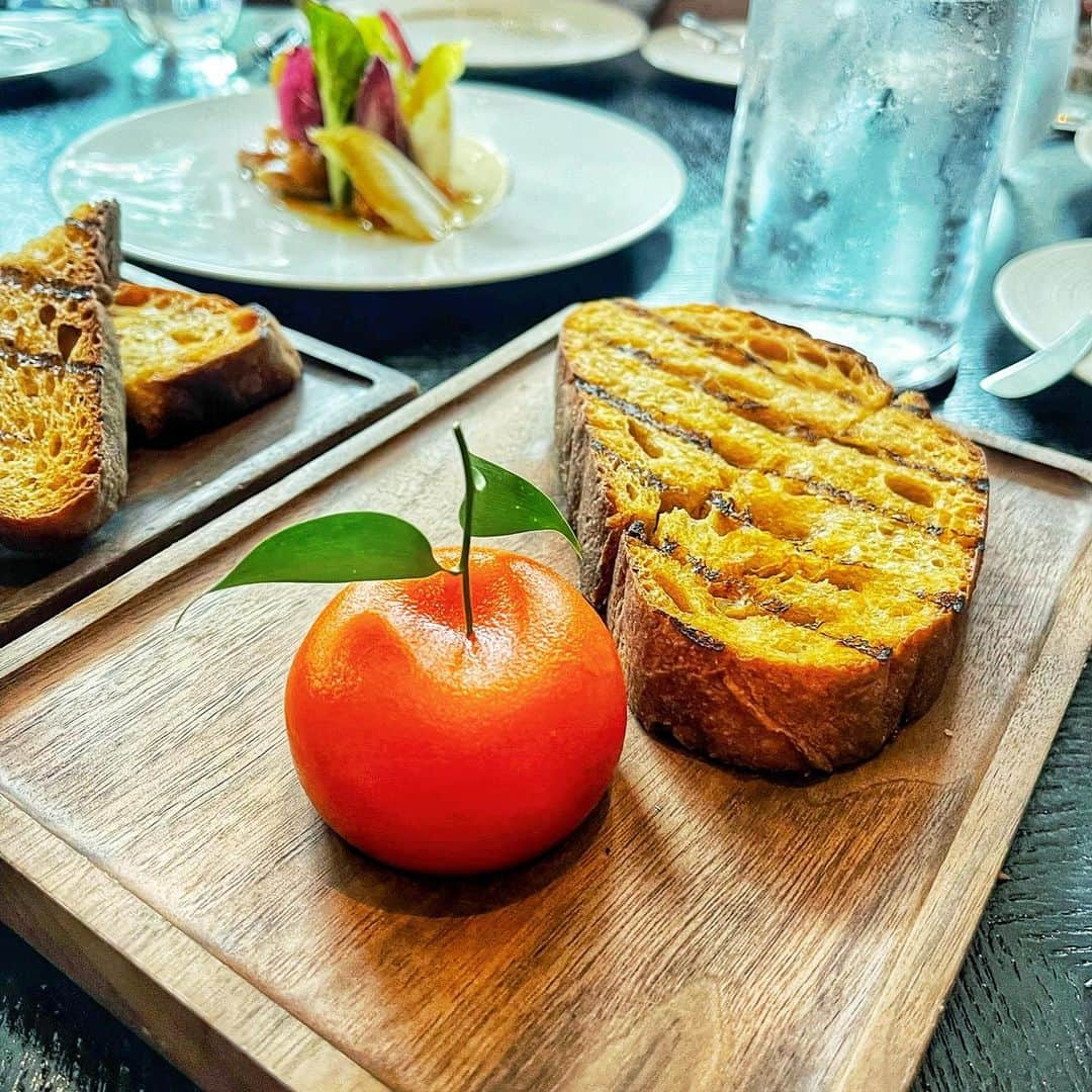 Eat With Steph & Coさんのインスタグラム写真 - (Eat With Steph & CoInstagram)「Dinner by Heston Blumenthal - a Michelin Star restaurant that also serves lunch 😉 it’s inspired by historic British gastro! 🤩 @dinnerbyhb   My favourite was the Meat Fruit - mandarin, chicken liver parfait and grilled bread, not your usual combo, so creative with deceptive orange exterior! 🤗 love it! 🥰  📍 Location: Mandarin Oriental Hyde Park 💸 Cost: ££££ 🍃 Veg options: Yes! 🍜 Best dishes: Meat Fruit 🍊 👀 Type: Special Occasion ✨」10月12日 19時29分 - eatwithsteph_ldn