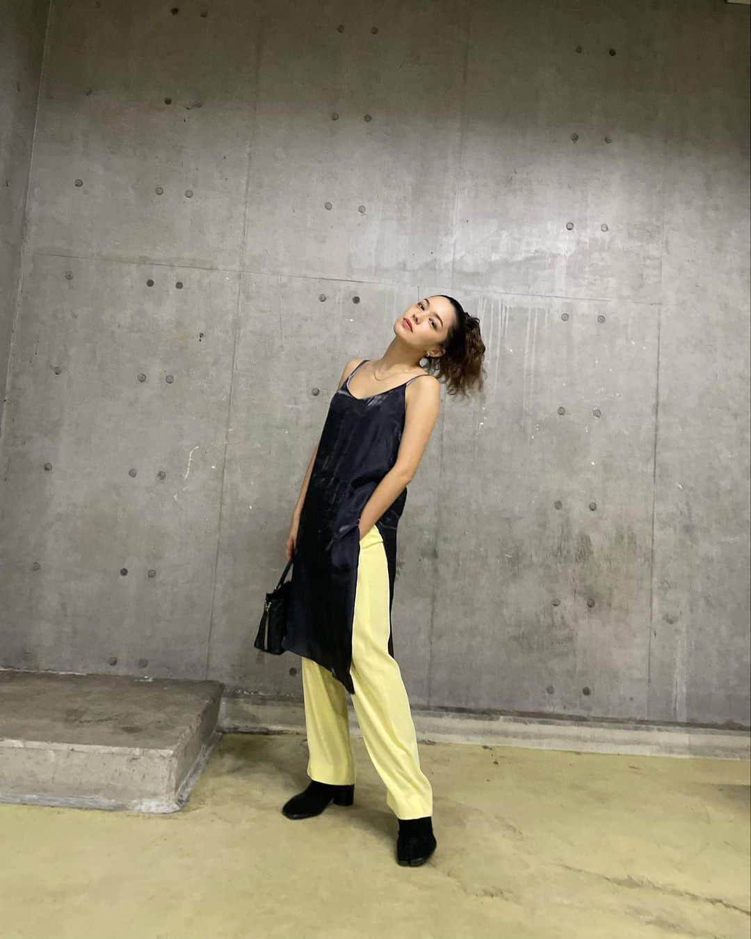 ステファニーのインスタグラム：「🐝💛🖤 夏らしい服も最後だったかなぁ〜。 の日。 #love #fashion #outfit #155cmコーデ #ちびコーデ」