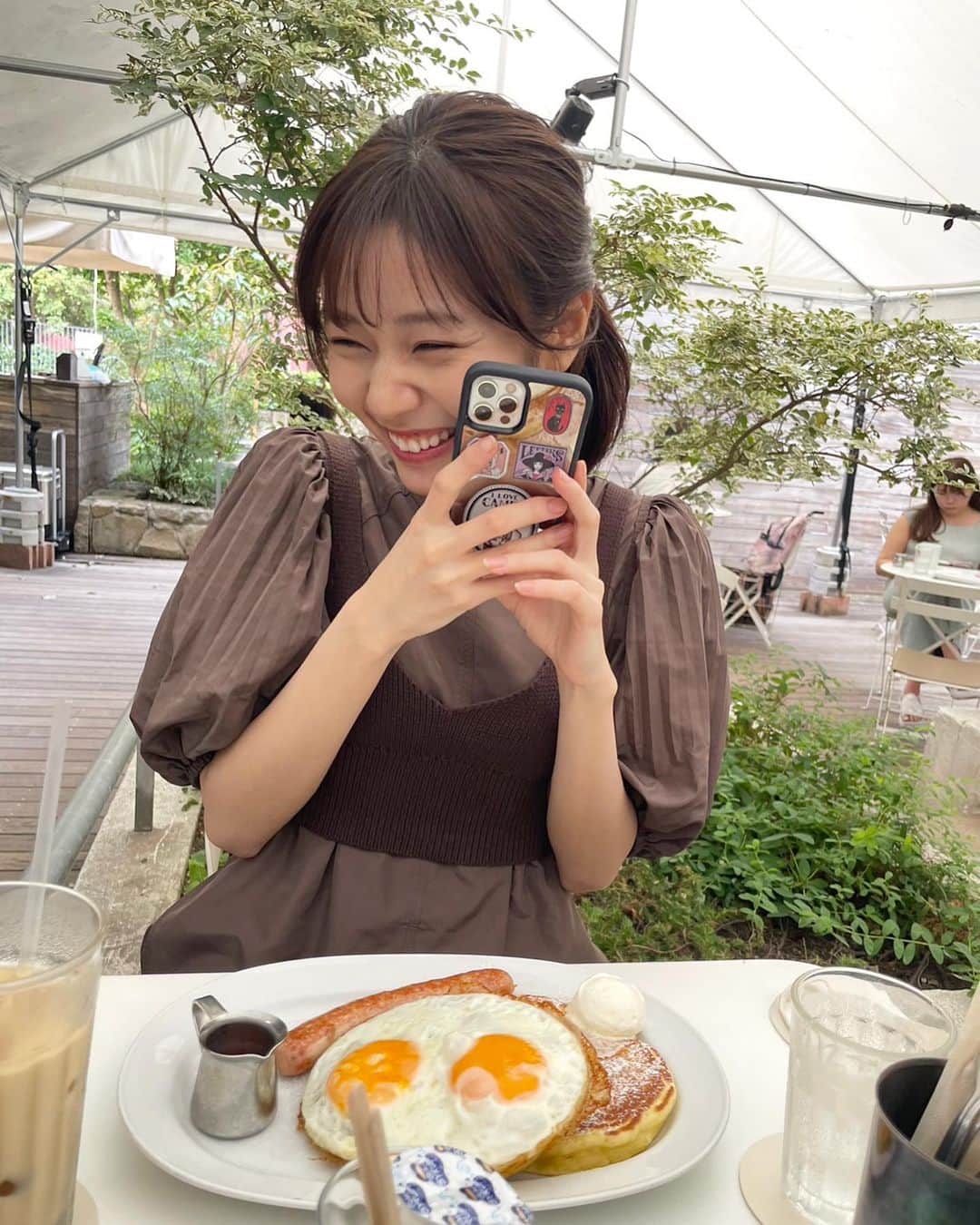 杉浦みずきのインスタグラム：「. カメラ向けられて照れ、笑 もうテラスじゃ寒い季節になっちゃうね モニフラ終わりのモニ活たくさんしたい☀️」