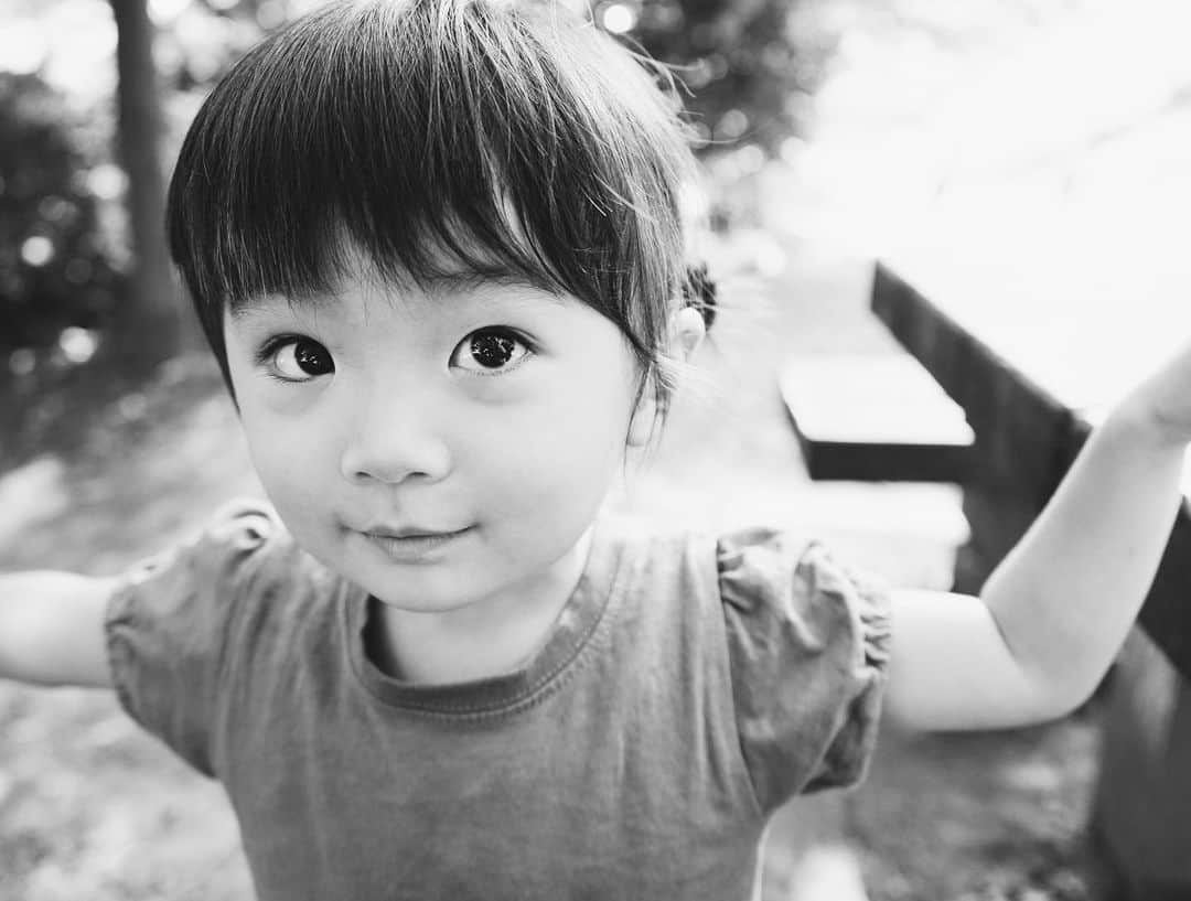 のインスタグラム：「最近言葉が出てきてかわいい娘🤍 だいたいの言葉は聞き取れるけどそれでもまだ何を言っているか分からないときがあって  娘「※△％□…」 私「ん？おさかな？」 娘「ちがう！」 息子「おかかじゃない？」 娘「ちがう！※△％□…」 私「たかな？」 娘「ち・が・う！もう！」  というやりとりがよくあってこの瞬間が可愛くてとてもすき🤍」