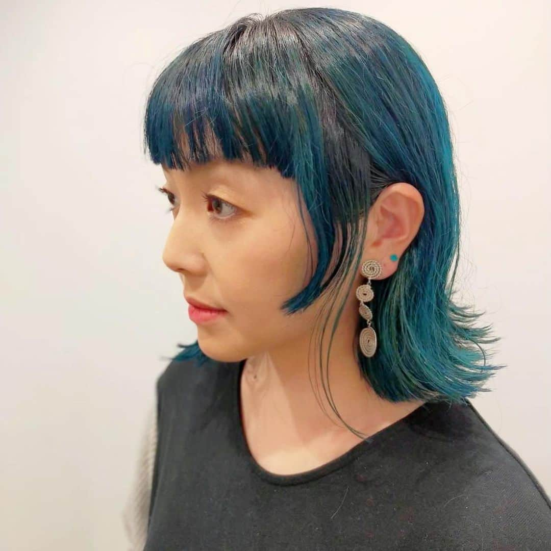 岩崎愛さんのインスタグラム写真 - (岩崎愛Instagram)「約半年ぶりのヘアカット💇‍♀️ ブルーヘア🐬🐬🐬」10月12日 20時23分 - iwasakiaiching