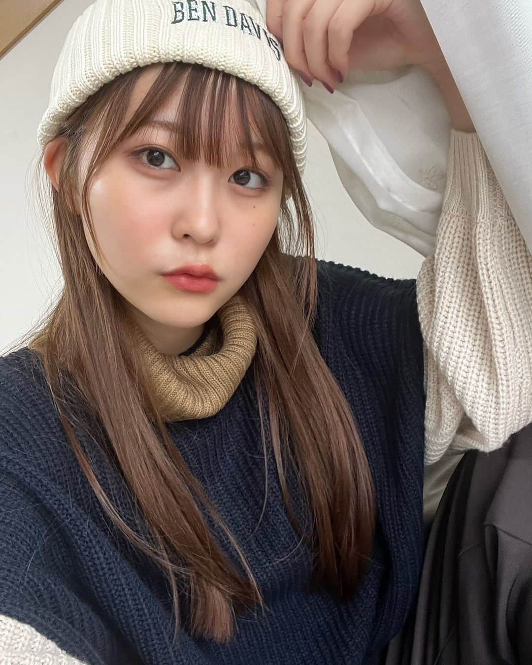のインスタグラム：「・ 秋とっても好きかも〜👀🤎 #秋#秋服#秋コーデ#ニット帽#bendavis」
