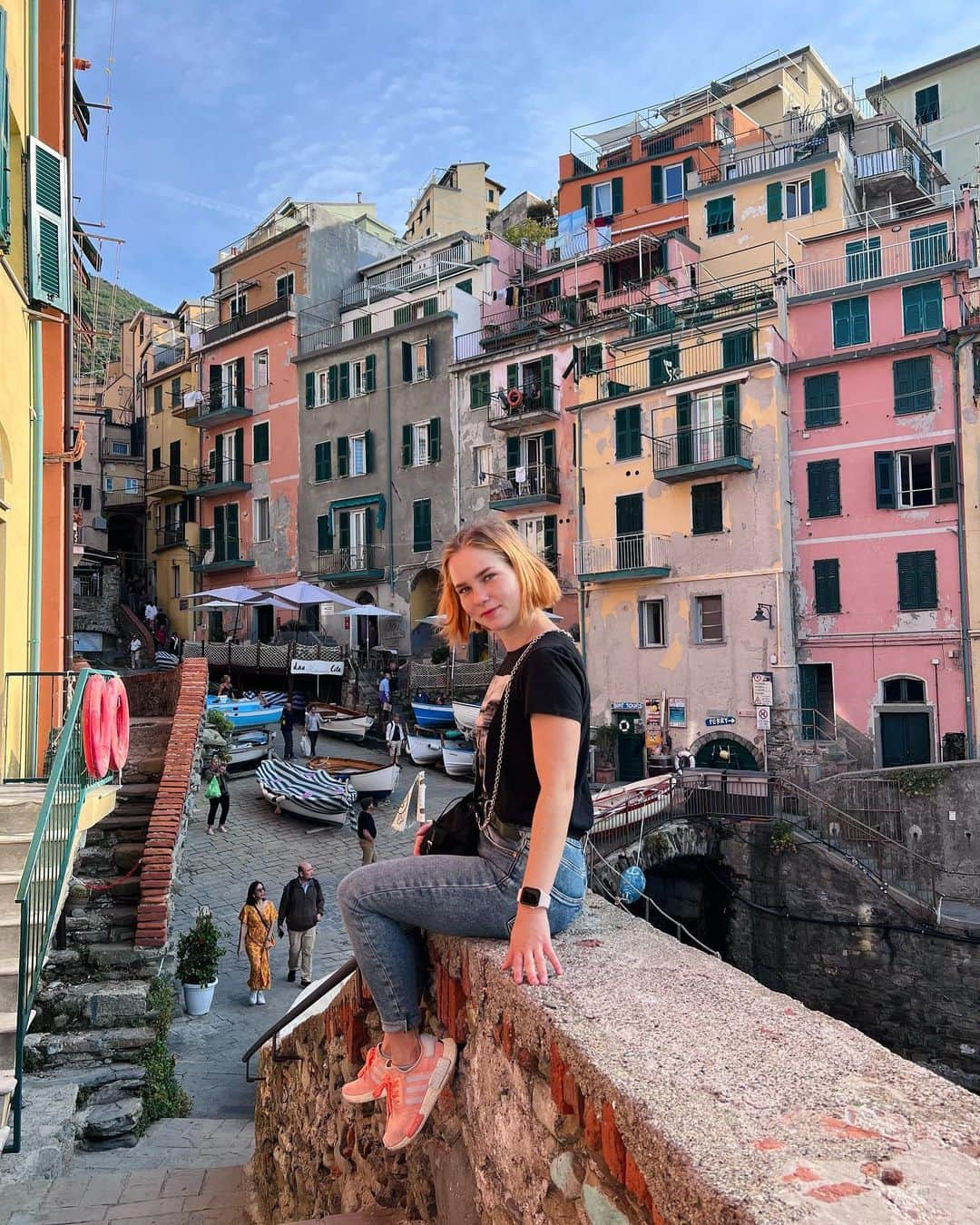 リュボーフィ・エフィメンコさんのインスタグラム写真 - (リュボーフィ・エフィメンコInstagram)「🏘 . . . . #italy#travelitaly#cinqueterre#riomaggiore#travel#tourist#cruiseship#europe#europetravel#italytravel#laspezia#world#royalcaribbean#lifestyle#travelphotography#family#familytime#familytravel#adventure」10月12日 21時45分 - liubaefimenko