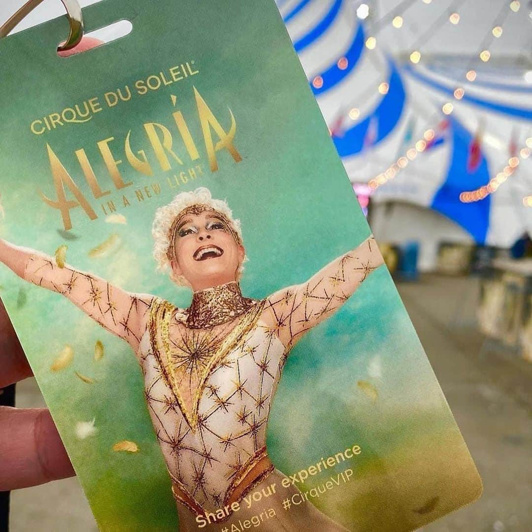 マリッサ・キングさんのインスタグラム写真 - (マリッサ・キングInstagram)「I had the pleasure of shooting the promo for Alegria during creation in 2018. It’s fun to see the marketing as they continue touring the world. Here I am on a bus in South Korea! As well as some other things. Have a wonderful run in Asia Alegria and thanks for sharing these with me @v_lavoie @luciecolebeck @amylongo21 @ryansacrobat 💚 • • #alegria #cirquedusoleil #promo #ad #cirquedusoleilalegria」10月12日 22時26分 - marissapking