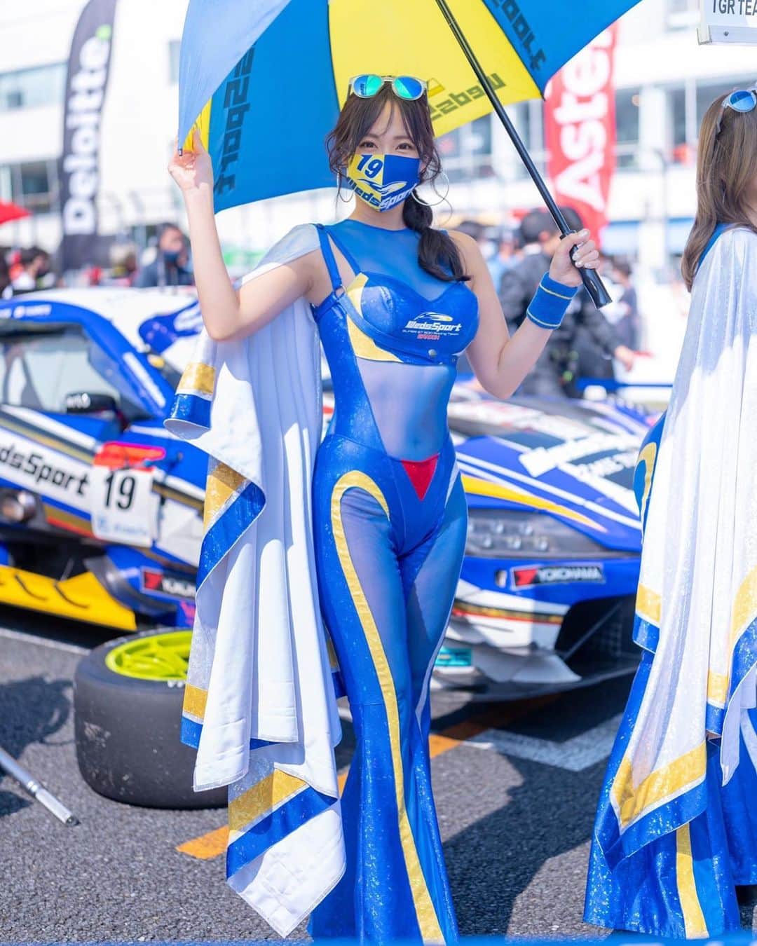 のインスタグラム：「グリッドウォークの写真が良すぎる( ᵒ̴̷͈ ⌑ ᵒ̴̶̷͈ )💙 感謝です！📸  @bandoh_19  @weds_co.ltd  @wedssport  #SUPERGT #SGT #GT #サーキット #racequeen #RQ #オートポリス #racingprojectbandoh #tgrteamwedssportbandoh #wedssport #BANDOH #wedssportbandoh #爆走坂東組 #コスチューム #sexy #スワイプしてね」