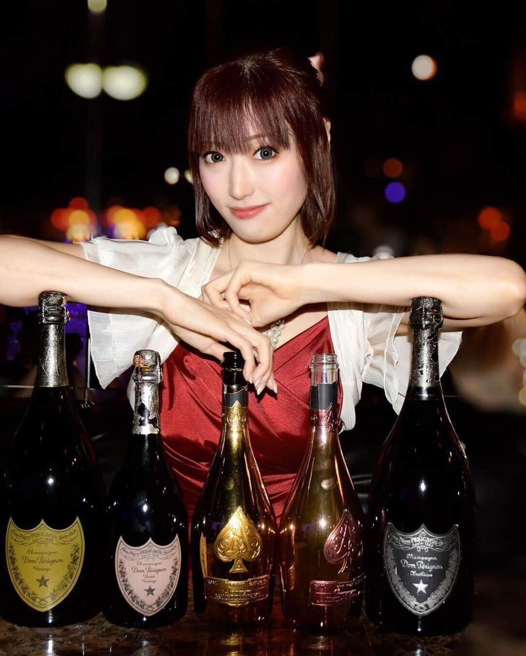姫崎美桜のインスタグラム：「新橋CLUB  #赤ドレス」